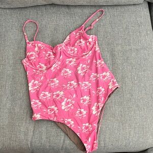 Acacia Marlow in Neon Orchid L